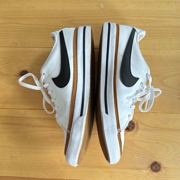 Nike court side - youth size 5.5 (women’s size 7) - Picture 3 of 3